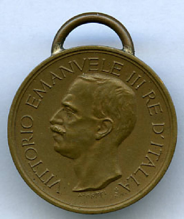 Medaglia della elezione di Cucchi a senatore del Regno (Medagliere di Francesco Cucchi), Vittorio Emanuele III; iscrizioni (medaglia) - produzione (sec. XIX)