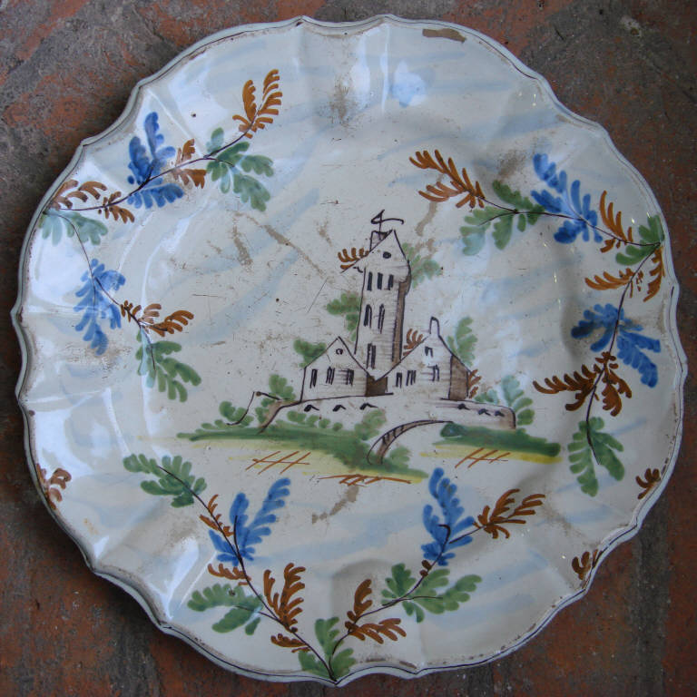 Finte architetture con paesaggio (piatto circolare) - Manifattura lombarda, Pavia o Lodi (sec. XVIII)
