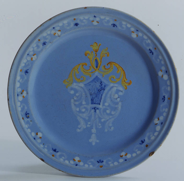 Motivi decorativi ad arabeschi (piatto) - produzione pavese (sec. XVIII)