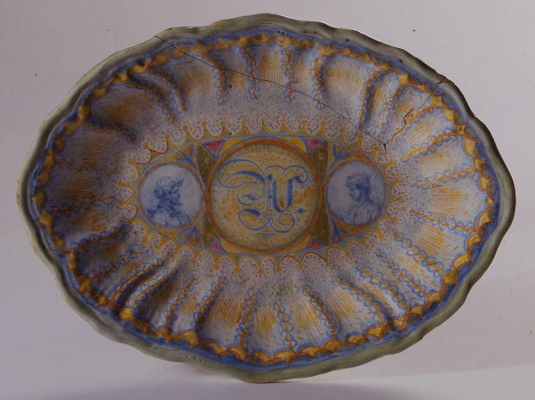 Elementi decorativi (piatto ovale) - produzione pavese (sec. XIX)