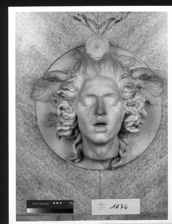 Medusa piangente, TESTA DI MEDUSA (fontana a muro) di Castiglioni Giannino (sec. XX)