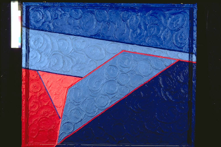 Scansioni geometriche dui toni dell'azzurro e del rosso, con elementi curvilinei in rilievo (dipinto) di Gandini, Marcolino (ultimo quarto sec. XX)