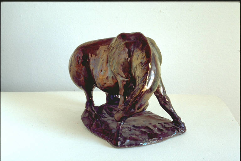 Cavallo stanco, Un cavallo col capo reclinato (scultura) di Fabbri, Agenore (secondo quarto sec. XX)