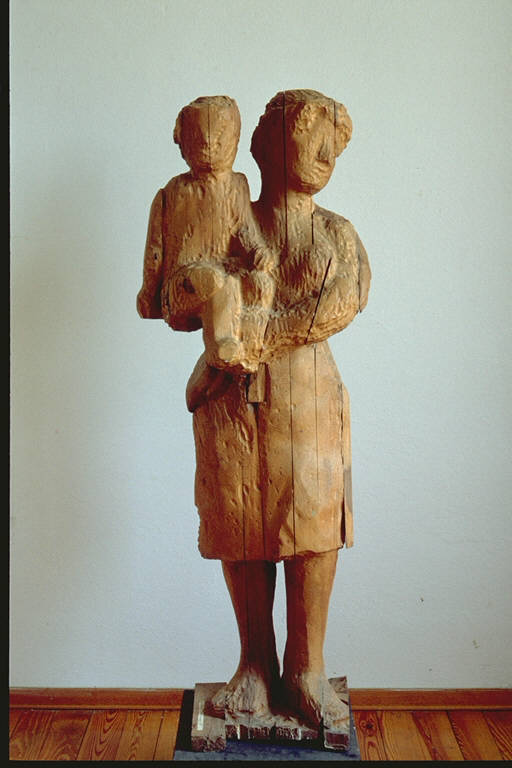 Ritratto di lavoratrice, Figura femminile stante con bimbo in braccio (scultura) di Cavaliere, Alik (terzo quarto sec. XX)