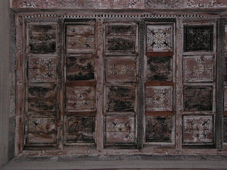 MOTIVI DECORATIVI GEOMETRICI E VEGETALI STILIZZATI (soffitto dipinto) - ambito cremonese (terzo quarto sec. XVI)