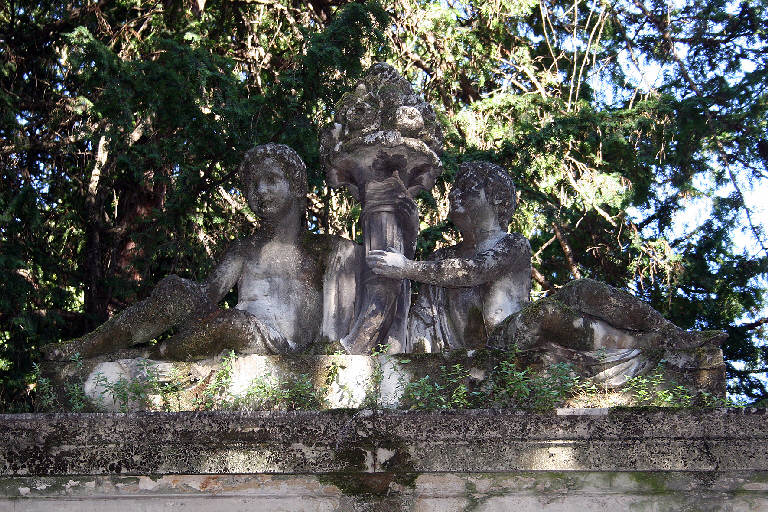 Putti con cornucopia (scultura) di Cocchio; Sangiorgio Abbondio (collaudo) - ambito lombardo (secondo quarto sec. XIX)