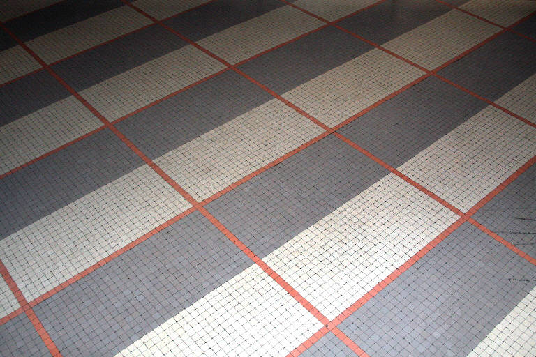 Motivi decorativi astratti (pavimento) di Ditta Ceramica Ferrari (di Cremona) (bottega) - manifattura razionalista (secondo quarto sec. XX)