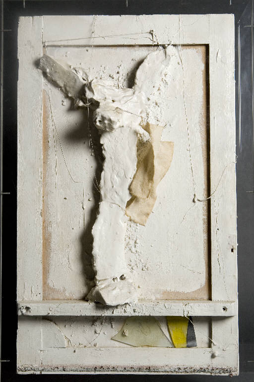FORMA BIANCA - SPAZIO MISTICO, CRISTO CROCIFISSO (rilievo/ forma bianca) di Ruggeri Costantino - ambito lombardo (metà sec. XX)