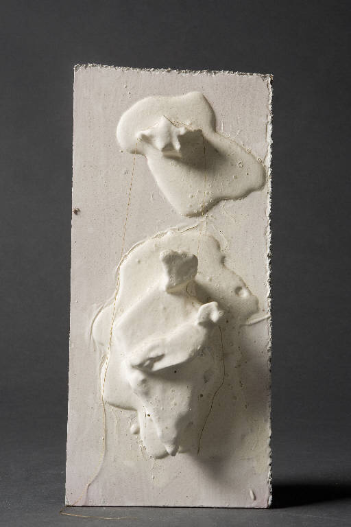 FORMA BIANCA - SPAZIO MISTICO, MADONNA CON BAMBINO (rilievo/ forma bianca) di Ruggeri Costantino - ambito lombardo (metà sec. XX)