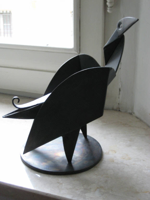 Uccello (scultura) di Madi Hussein (sec. XX)