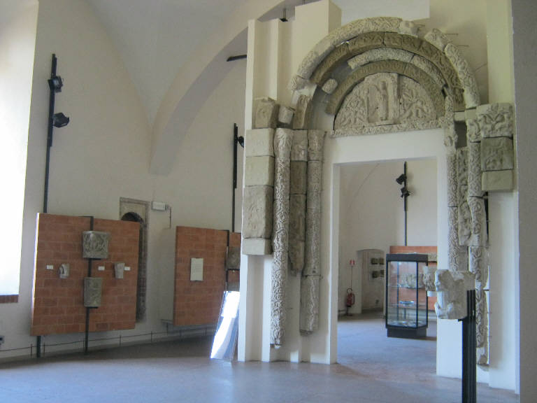 Portale minore sinistro di S. Stefano (portale) - ambito pavese (inizio sec. XII)