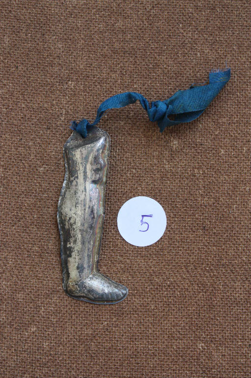 Piede e gamba (rilievo) - bottega lombarda (seconda metà sec. XIX)