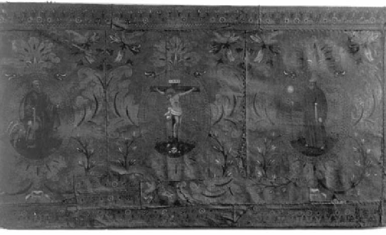 Cristo crocifisso tra S. Matteo e Francesco di Paola (paliotto) - bottega veneta (sec. XVIII)
