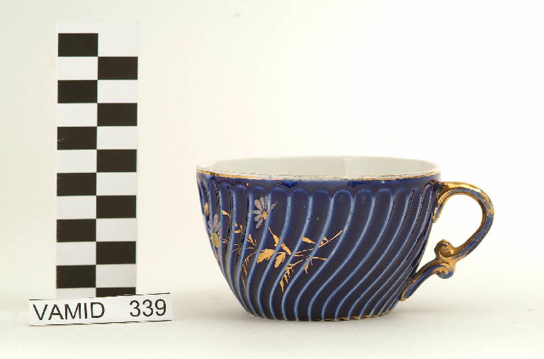 Motivi decorativi floreali (tazza da thè) di Società Ceramica Italiana Laveno (sec. XX)