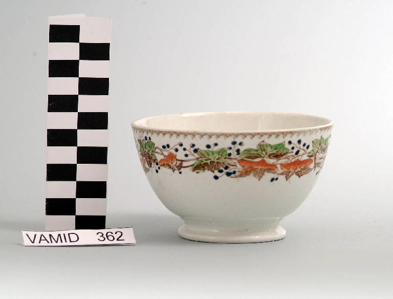 Motivi decorativi vegetali (ciotola) di Società Ceramica Richard (sec. XIX)