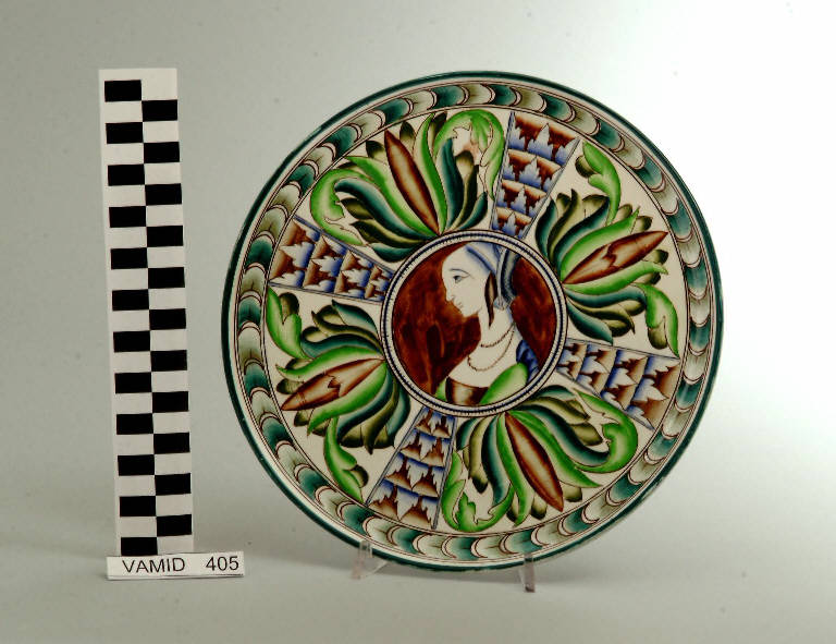 Motivi decorativi vegetali con volto di dama (piatto) di Società Ceramica Italiana Laveno (sec. XX)