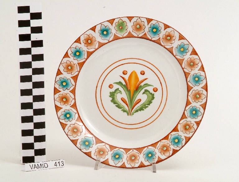 Motivi decorativi vegetali stilizzati (piatto) di Società Ceramica Italiana Laveno; Bellorini Giuseppe (; attr.) (sec. XX)
