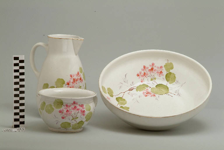 Fiori (catino lavamano) di Società Ceramica Richard Ginori (sec. XX)