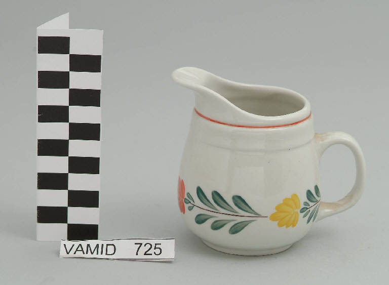 Motivi decorativi vegetali stilizzati (lattiera) di Società Ceramica Richard Ginori; Campi Antonia (sec. XX)