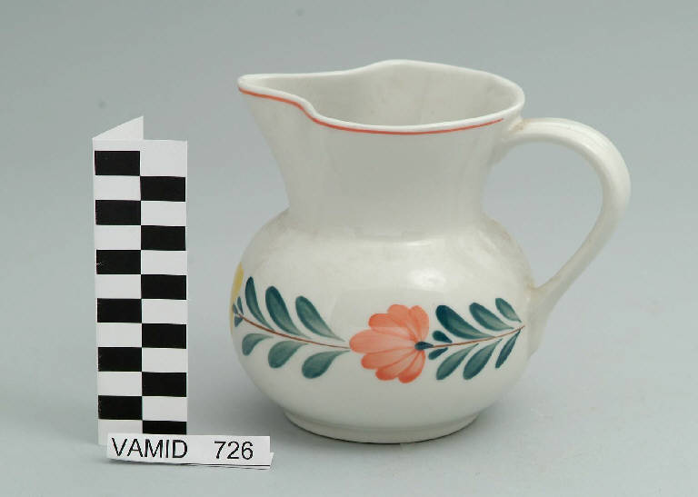 Motivi decorativi vegetali stilizzati (brocca) di Società Ceramica Richard Ginori; Campi Antonia (sec. XX)