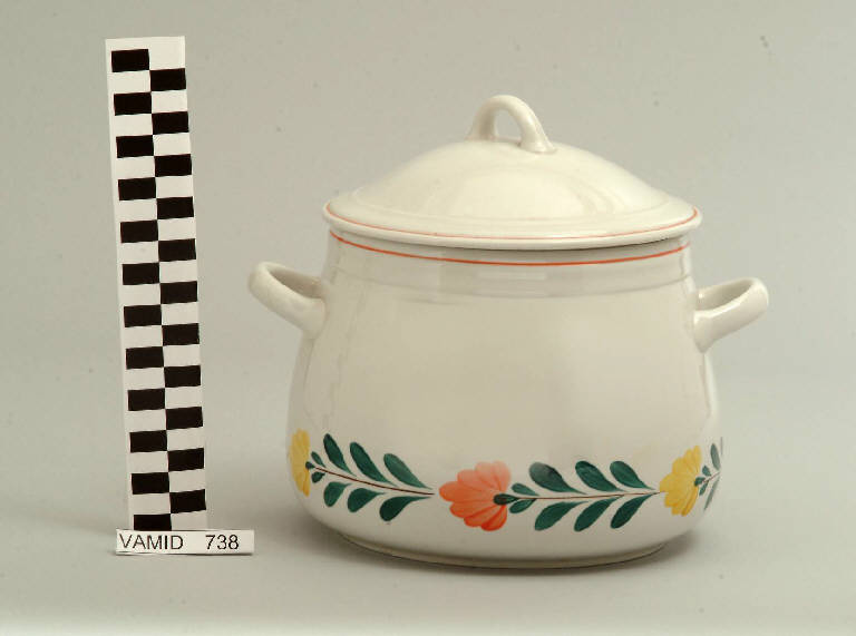 Motivi decorativi vegetali stilizzati (zuppiera) di Società Ceramica Richard Ginori; Campi Antonia (sec. XX)