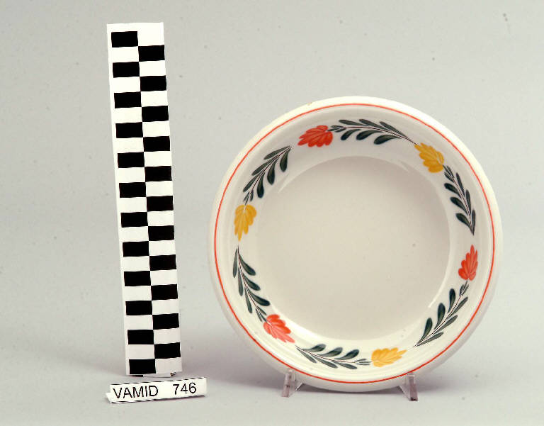 Motivi decorativi vegetali stilizzati (pirofila) di Società Ceramica Richard Ginori; Campi Antonia (sec. XX)