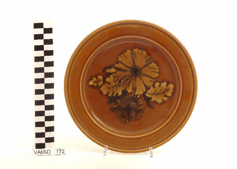 Fiori (piatto piano) di Società Ceramica Revelli (sec. XX)