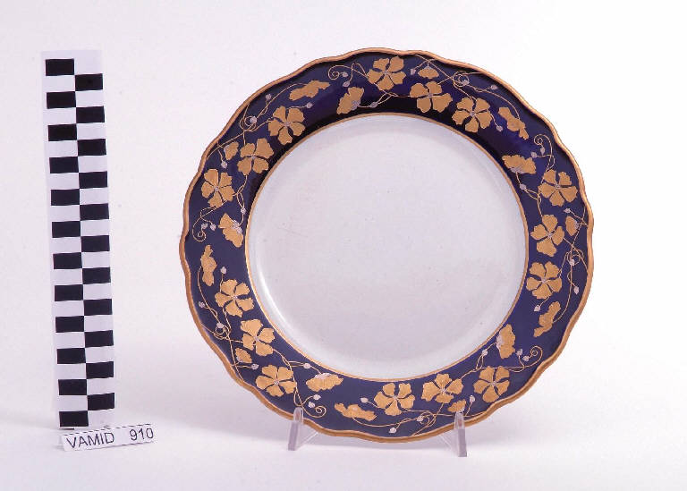 Motivi decorativi floreali stilizzati (piatto piano) di Società Ceramica Italiana Laveno (sec. XX)