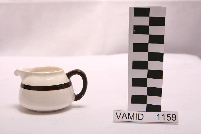 lattiera di Società Ceramica Revelli (metà sec. XX)