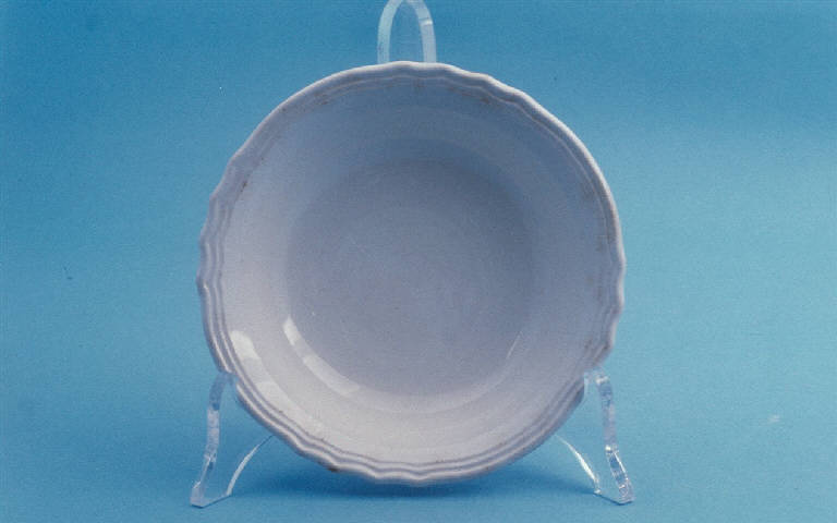 piatto fondo di Società Ceramica Italiana Laveno (primo quarto sec. XX)