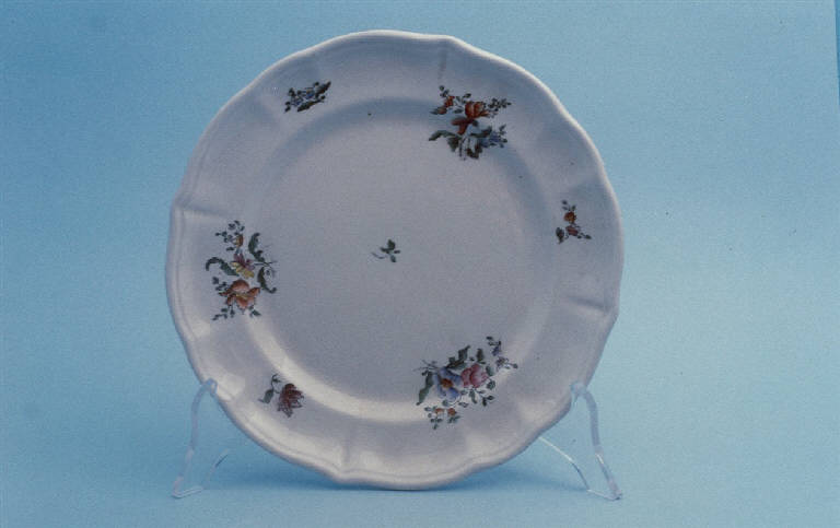 Motivi decorativi floreali (piatto piano) di Società Ceramica Italiana Laveno; Andlovitz Guido (; attr.) (sec. XX)