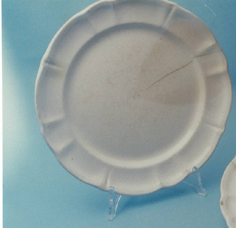 piatto piano di Società Ceramica Italiana Laveno (prima metà sec. XX)