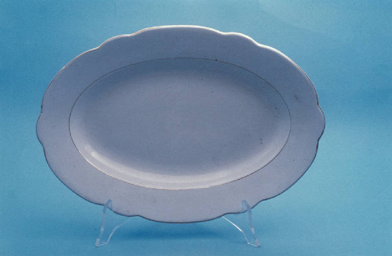 piatto da portata di Società Ceramica Revelli (prima metà sec. XX)