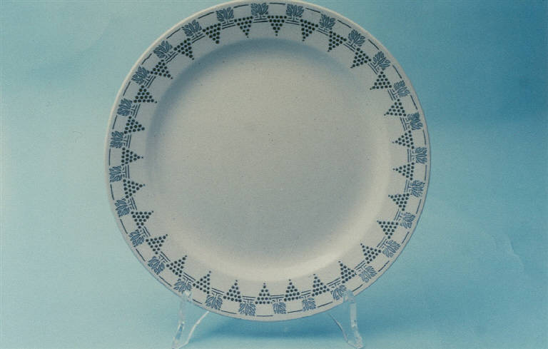 Motivi decorativi vegetali (piatto piano) di Società Ceramica Italiana Laveno (metà sec. XX)