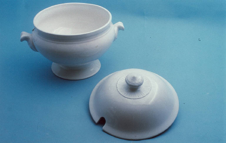 zuppiera di Società Ceramica Revelli (primo quarto sec. XX)