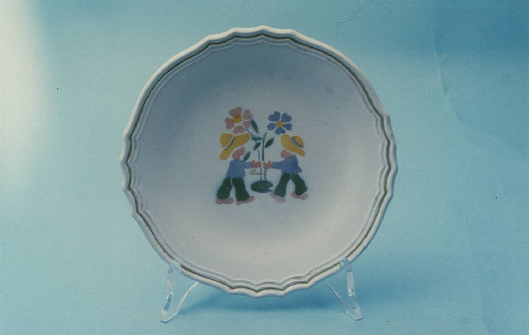 Bambini con fiori (piatto da frutta) di Società Ceramica Italiana Laveno (metà sec. XX)