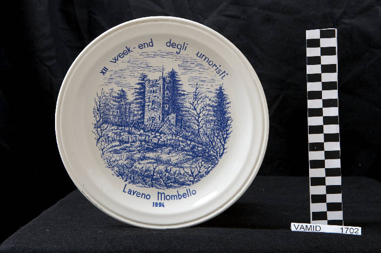 Veduta del Forte Castello a Laveno Mombello (piatto) di Società Ceramica Richard Ginori; Costantini Marco (sec. XX)