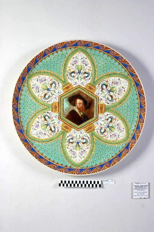 Ritratto di Rembrandt e motivi decorativi floreali (piatto) di De Ambrosis Silvio; Società Ceramica Italiana Laveno (sec. XX)