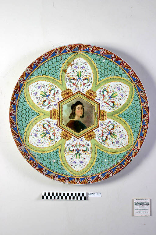 Ritratto di Raffaello Sanzio e motivi decorativi floreali (piatto) di De Ambrosis Silvio; Società Ceramica Italiana Laveno (sec. XX)