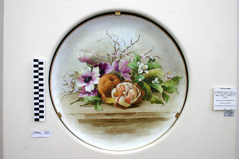 Natura morta con frutta e fiori (piatto) di De Ambrosis Piero; Società Ceramica Italiana Laveno (sec. XX)