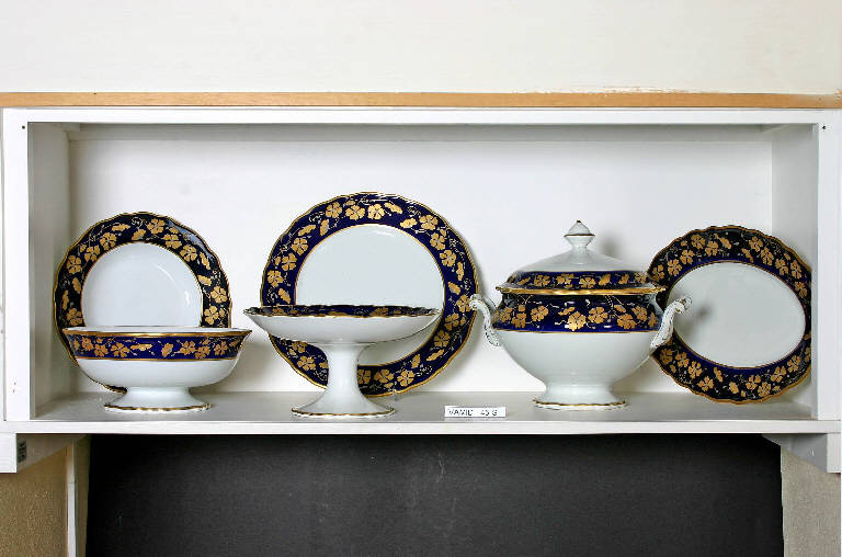 Motivi decorativi floreali stilizzati (servizio da tavola) di Società Ceramica Italiana Laveno (sec. XX)