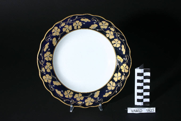Motivi decorativi floreali stilizzati (piatto fondo) di Società Ceramica Italiana Laveno (sec. XX)