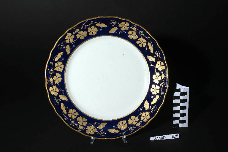 Motivi decorativi floreali stilizzati (piatto) di Società Ceramica Italiana Laveno (sec. XX)