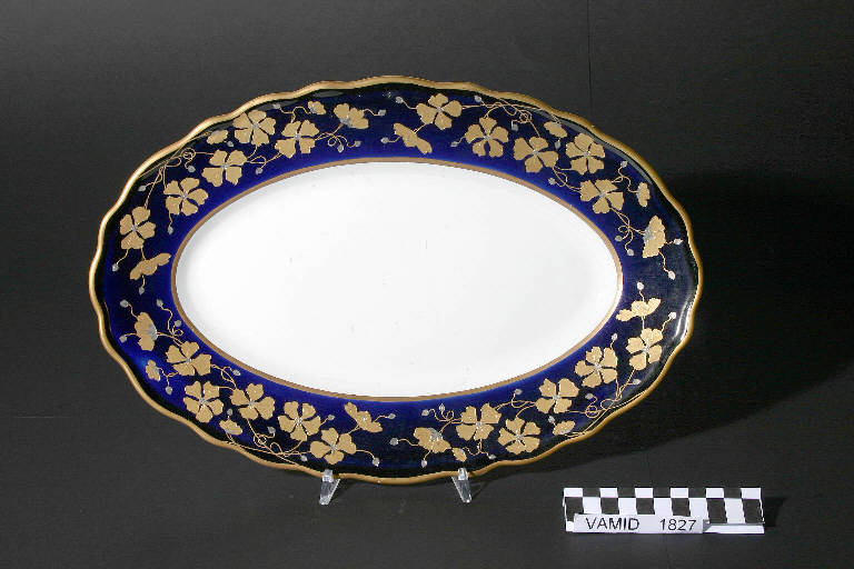 Motivi decorativi floreali stilizzati (piatto ovale) di Società Ceramica Italiana Laveno (sec. XX)