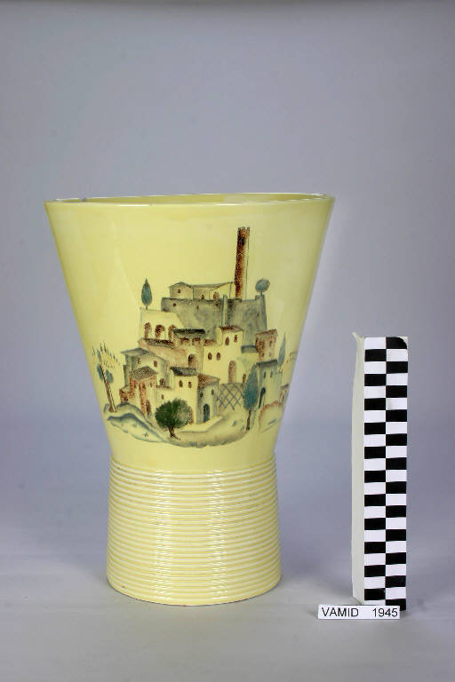 Paesaggio con borgo fortificato (vaso portafiori) di Andlovitz Guido; Società Ceramica Italiana Laveno (sec. XX)