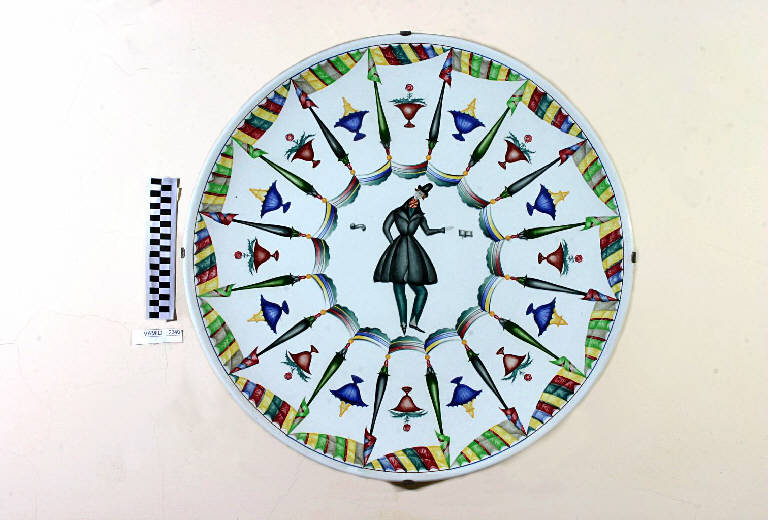 Figura maschile con motivi decorativi geometrici e vegetali (piatto da parete) di Società Ceramica Italiana Laveno; Andlovitz Guido (sec. XX)
