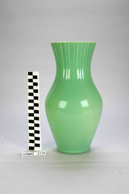 vaso portafiori di Gariboldi Giovanni; Società Ceramica Richard Ginori (metà sec. XX)