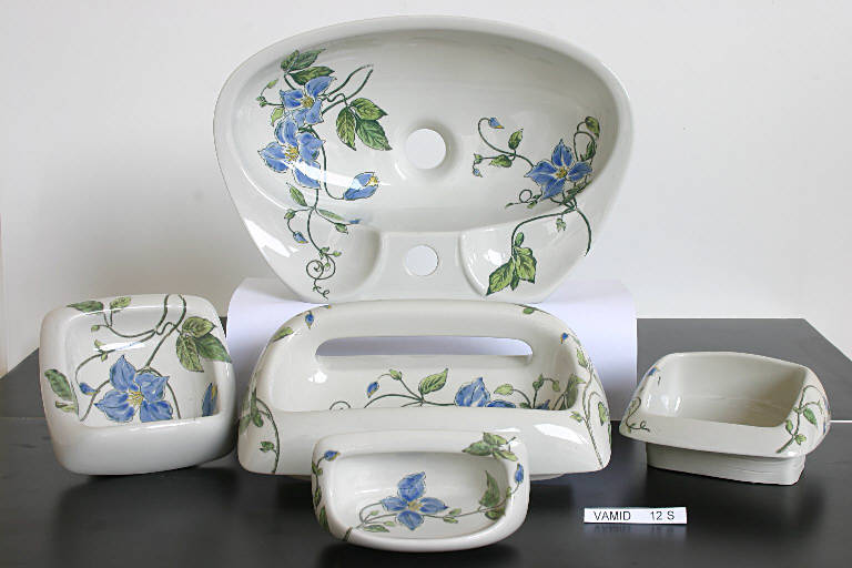 Motivi decorativi floreali (servizio di accessori da bagno) di Società Ceramica Richard Ginori (metà sec. XX)