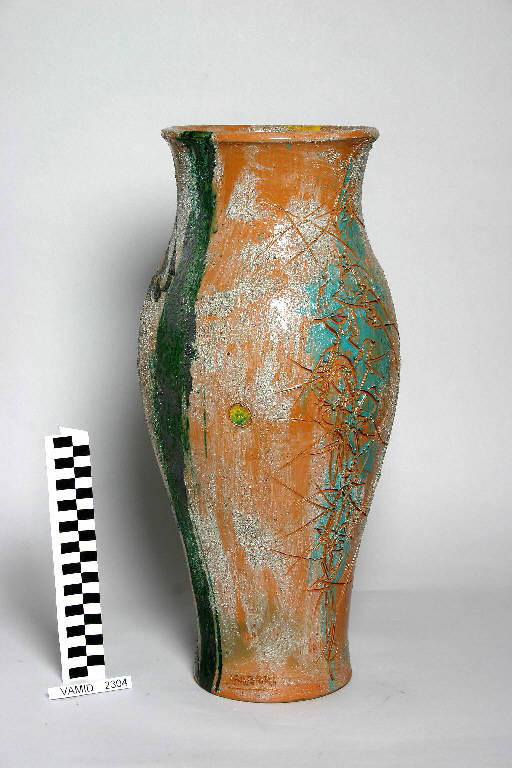 Figura a grandi schemi stilizzata, Figura (vaso portafiori) di Fabbri Agenore (sec. XX)