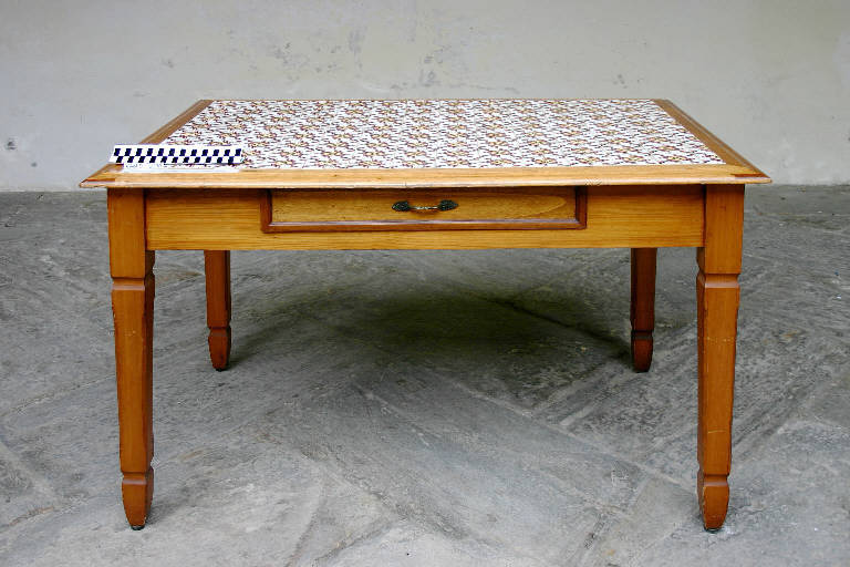 tavolo di Società Ceramica Italiana Laveno - ambito lombardo (primo quarto sec. XX)